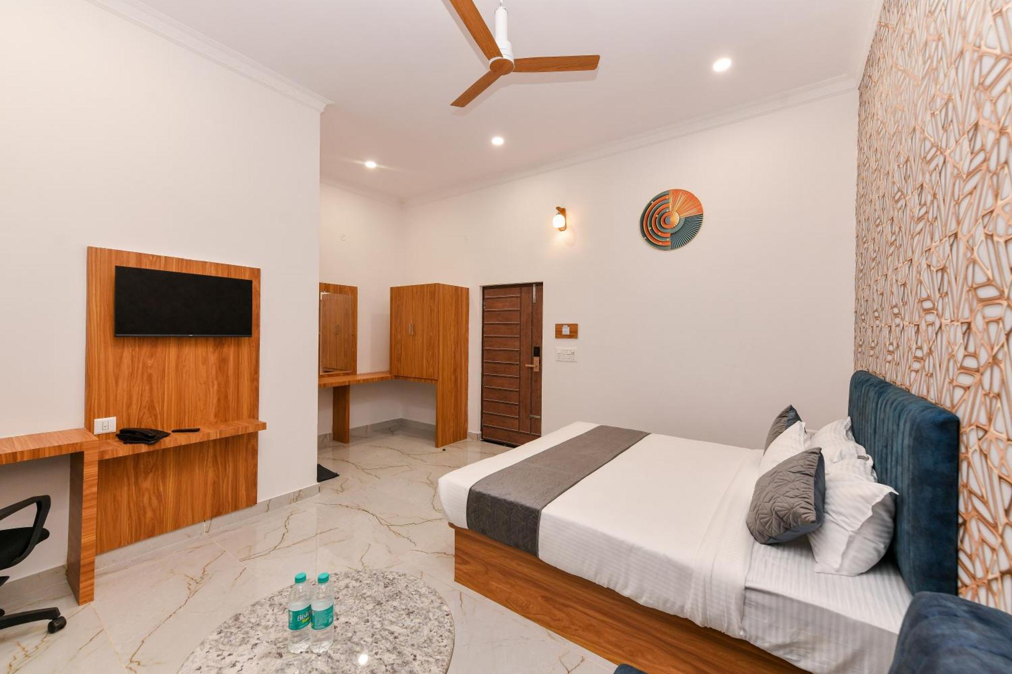 Hotel Shine International Májszúr Kültér fotó