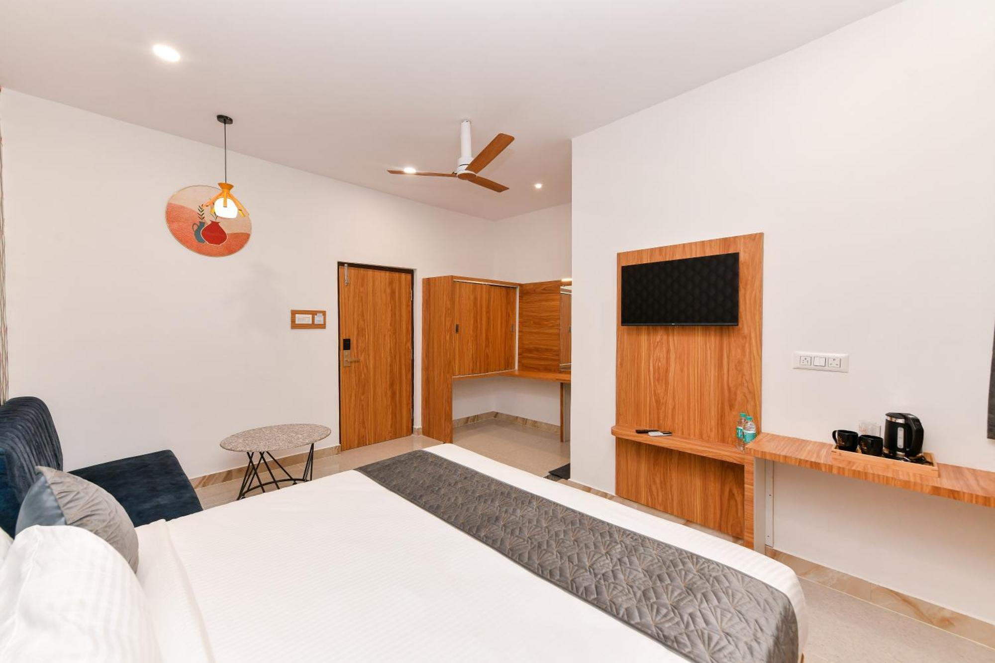 Hotel Shine International Májszúr Kültér fotó