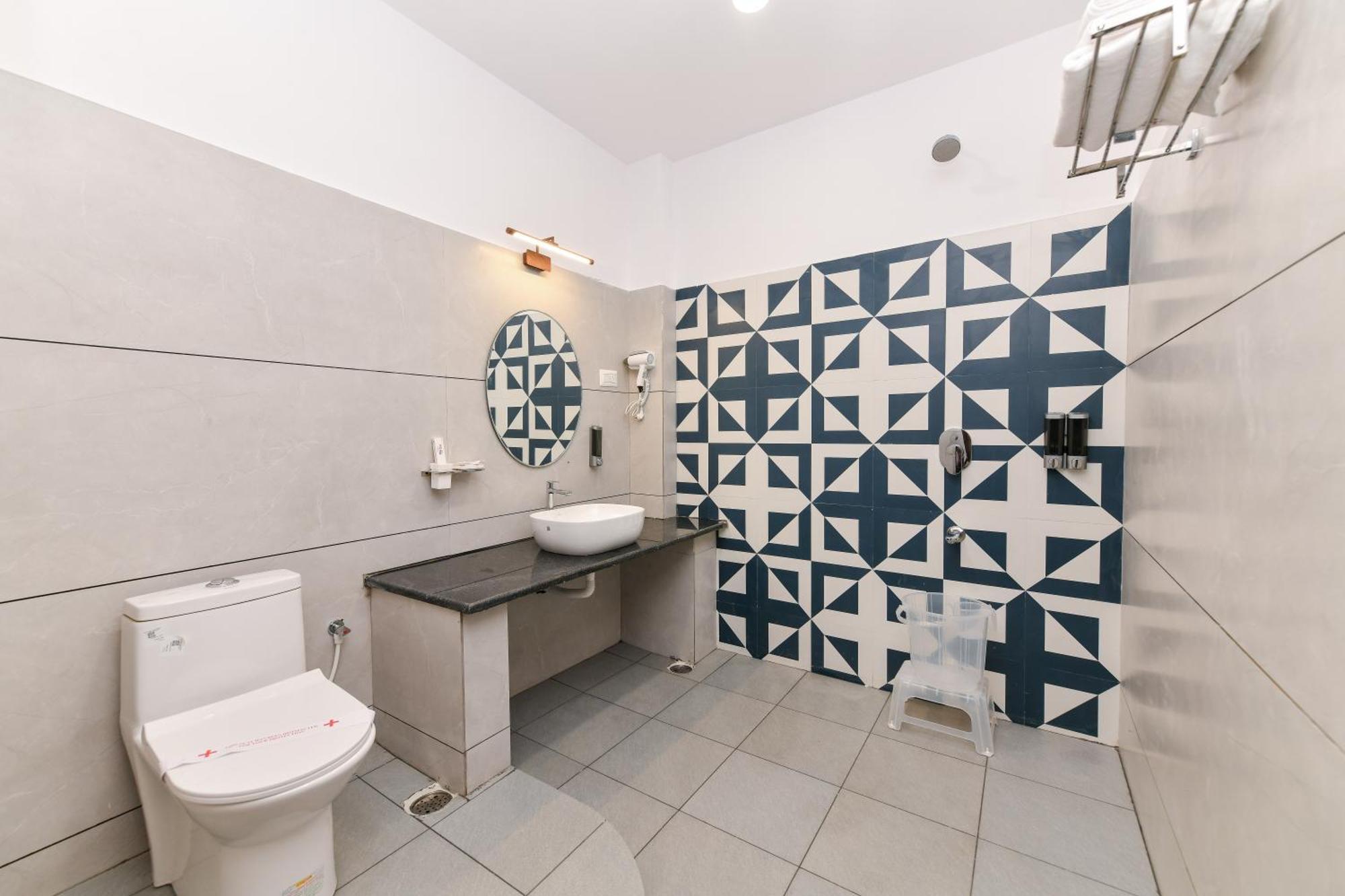 Hotel Shine International Májszúr Kültér fotó