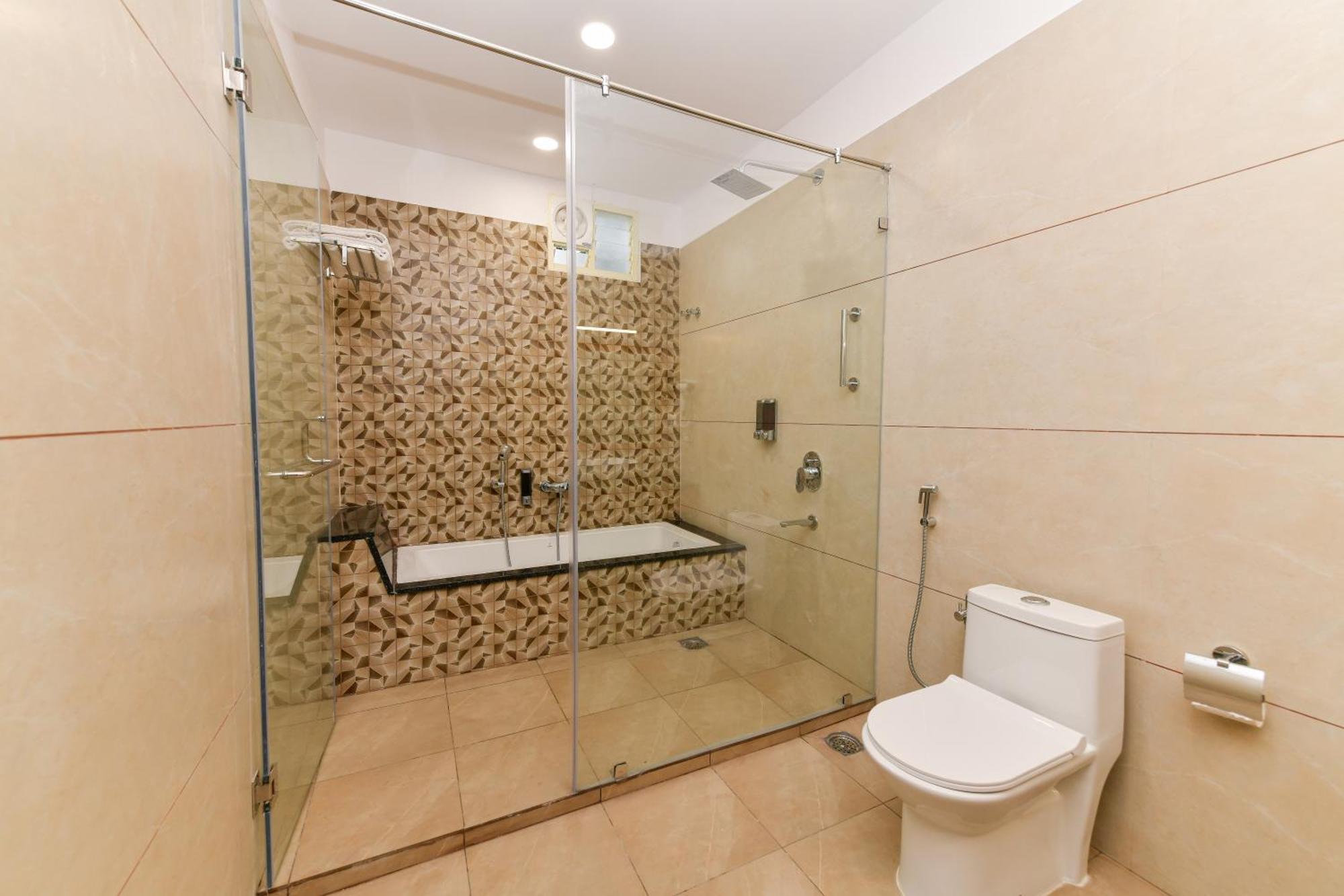 Hotel Shine International Májszúr Kültér fotó