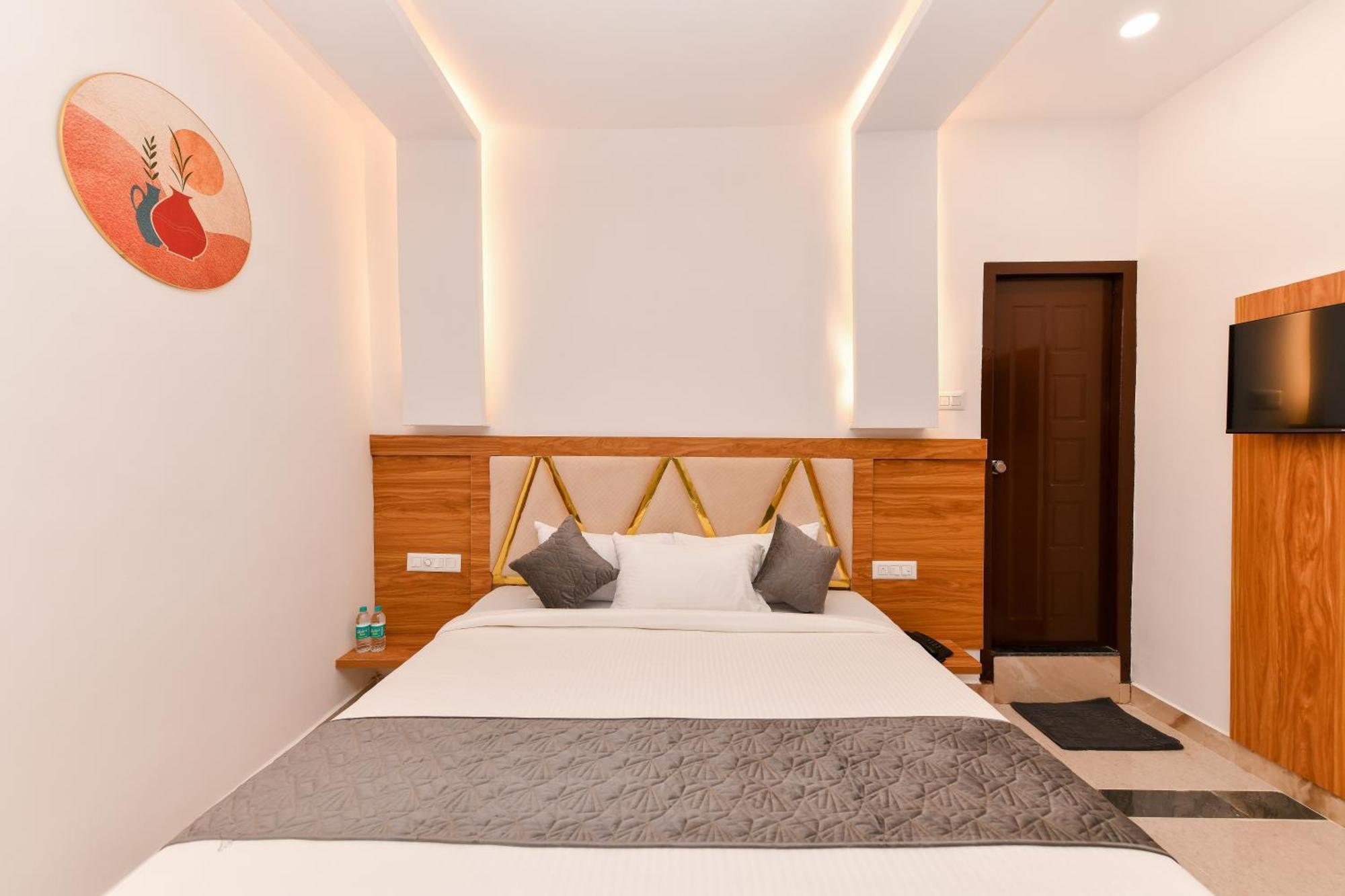 Hotel Shine International Májszúr Kültér fotó