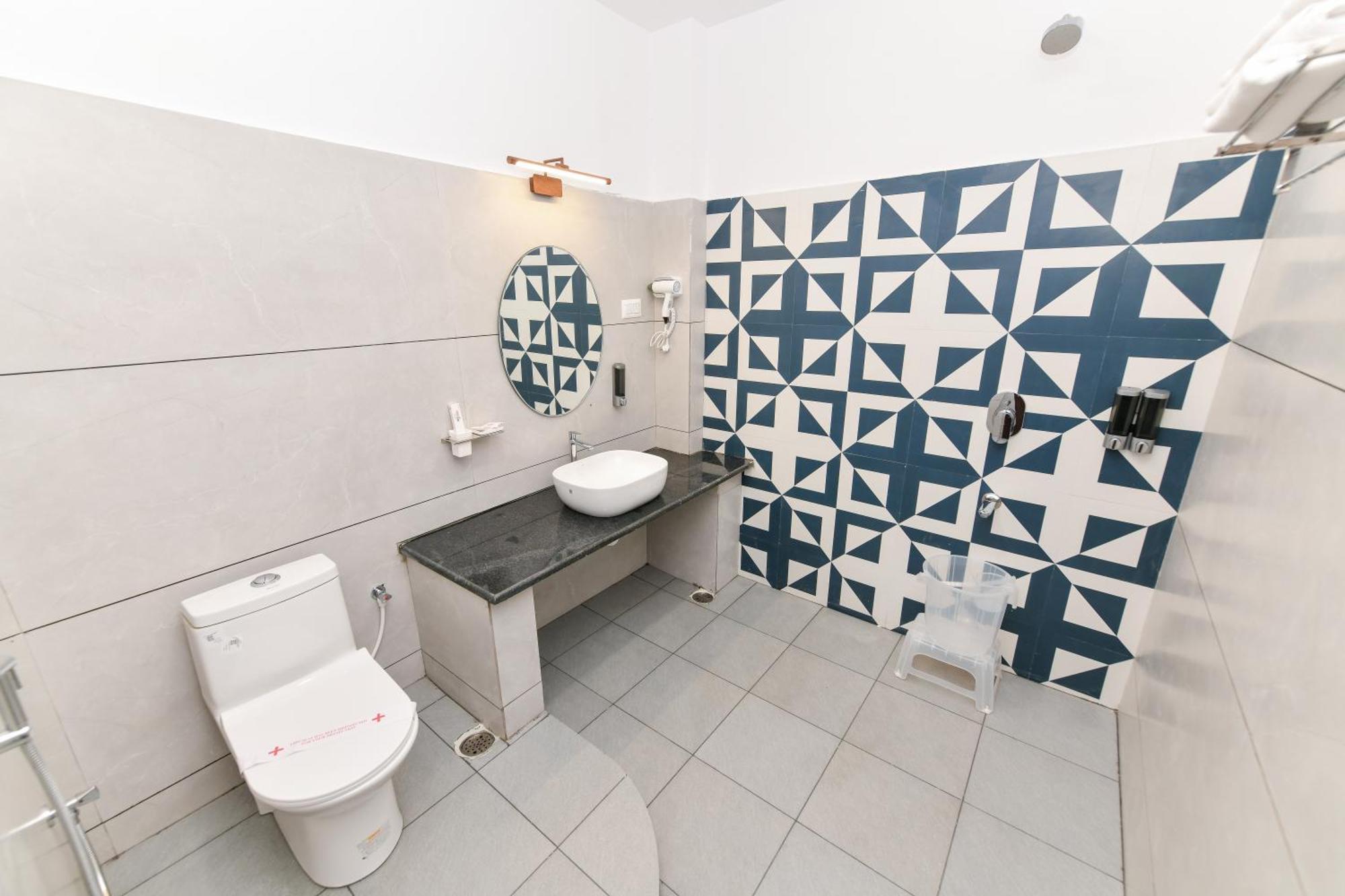 Hotel Shine International Májszúr Kültér fotó