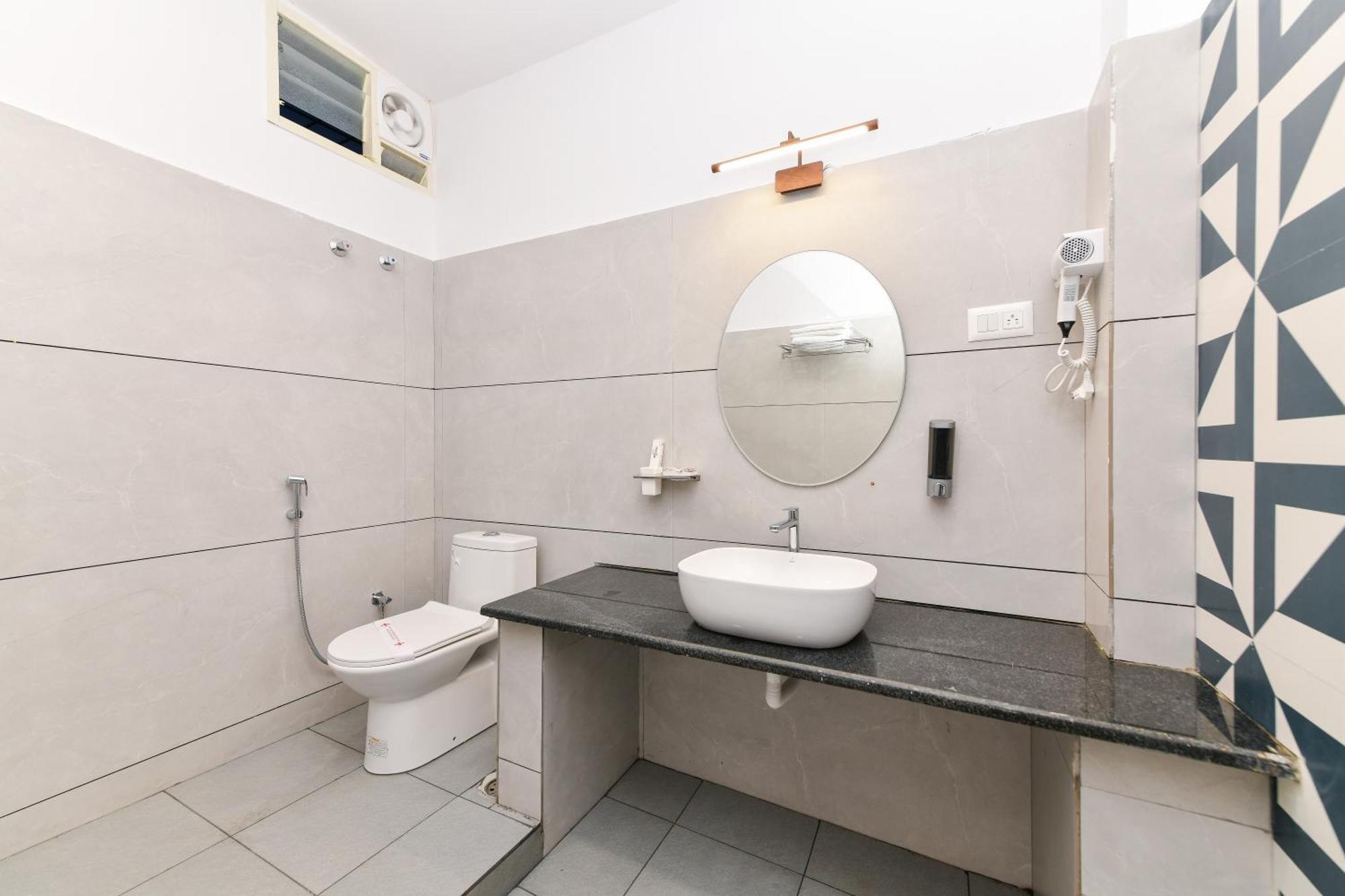 Hotel Shine International Májszúr Kültér fotó