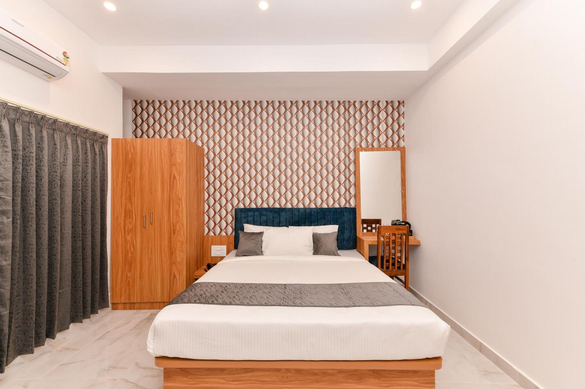 Hotel Shine International Májszúr Kültér fotó