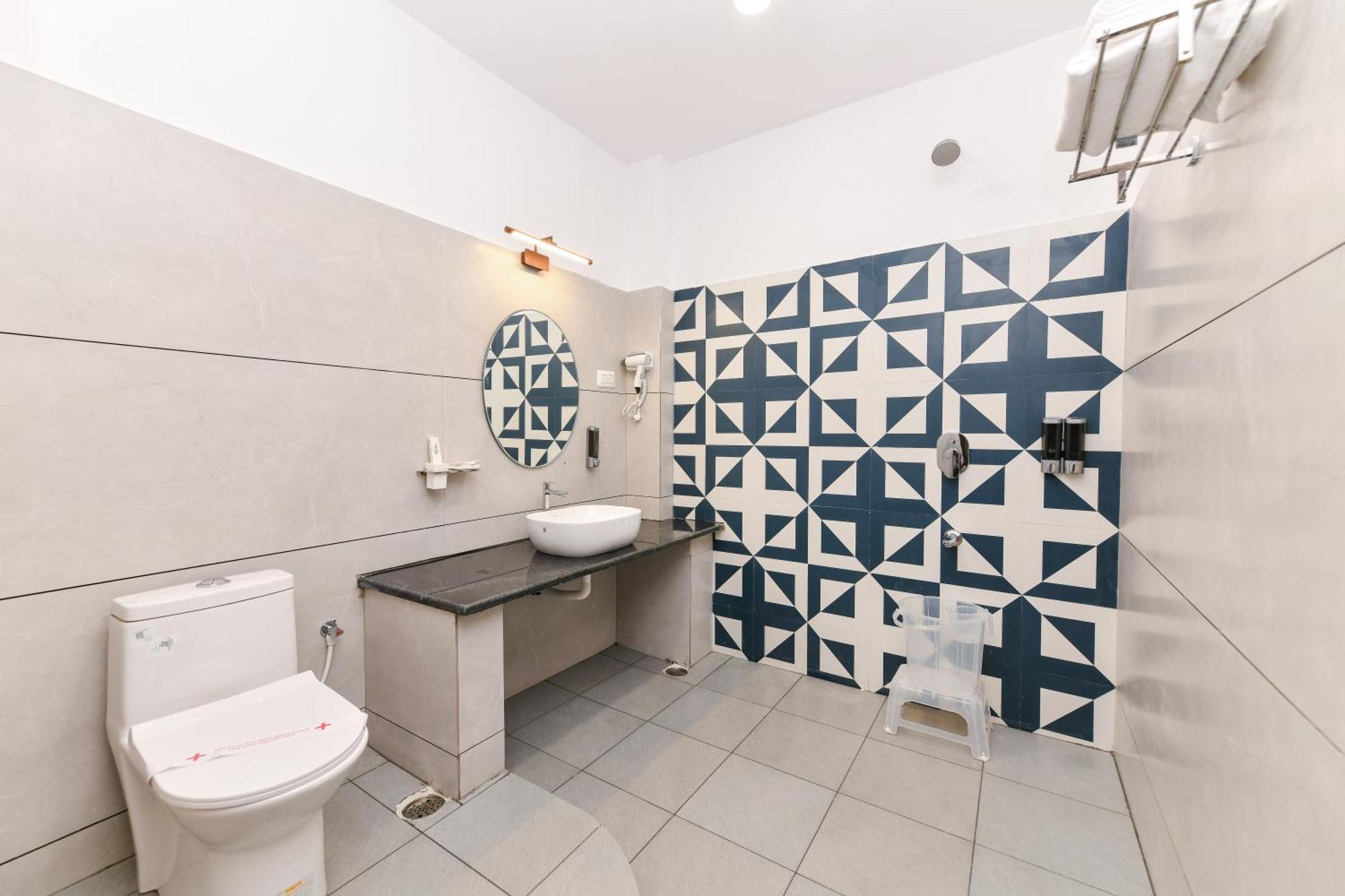 Hotel Shine International Májszúr Kültér fotó